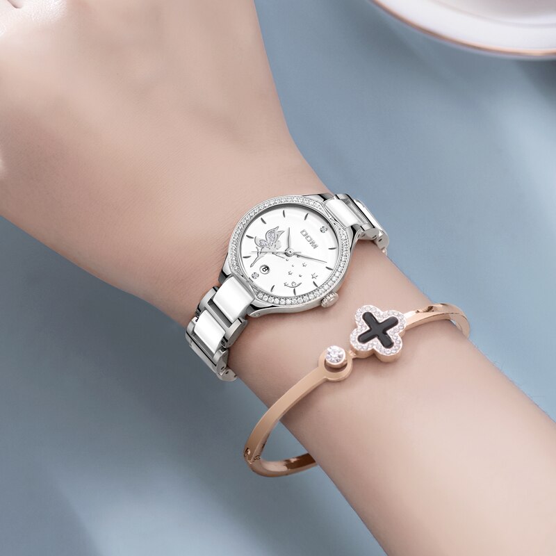 Elegant Watch With Diamond Decoration Elegant Watch With Diamond Decoration