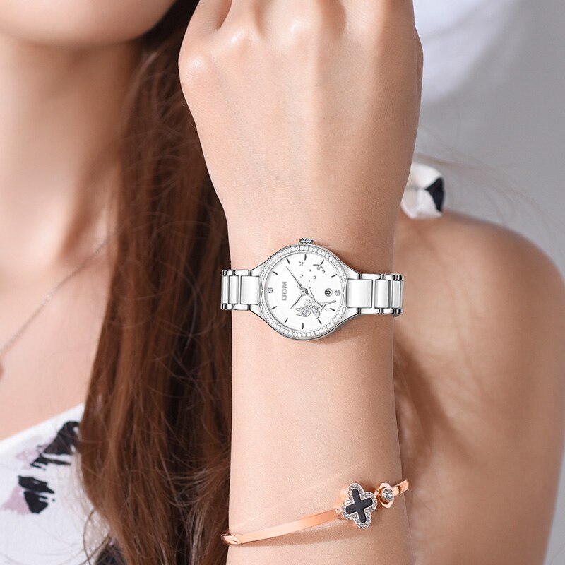 Elegant Watch With Diamond Decoration Elegant Watch With Diamond Decoration
